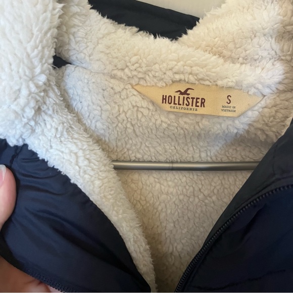 Hollister Puffer Jacket - Picture 2 of 4